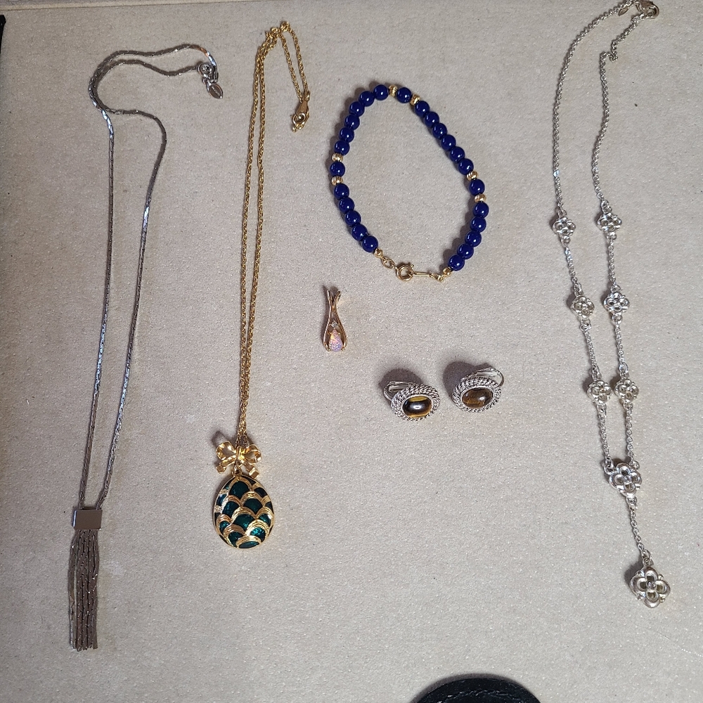 Avon Necklaces, Bracelet, Earrings 7 Pieces